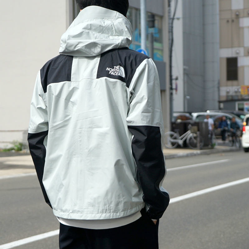 THE NORTH FACE Mountain Raintex Jacket前約68cm後約71cm