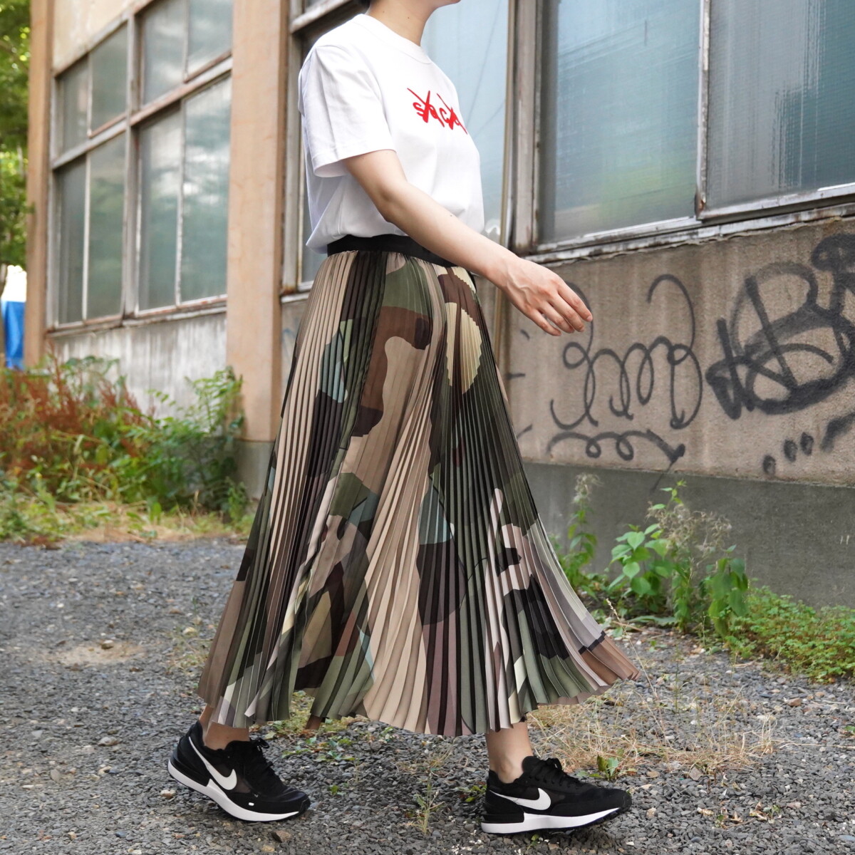 日本未発売】 【安心の関税込】SACAI × KAWS・プリントスカート プリーツ スカート サイズを選択してください:希望サイズをお問合せ下さい -  raffles.mn